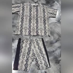 BLACK AND WHITE SNAKE SKIN PATTERN SHORT SET SIZE M